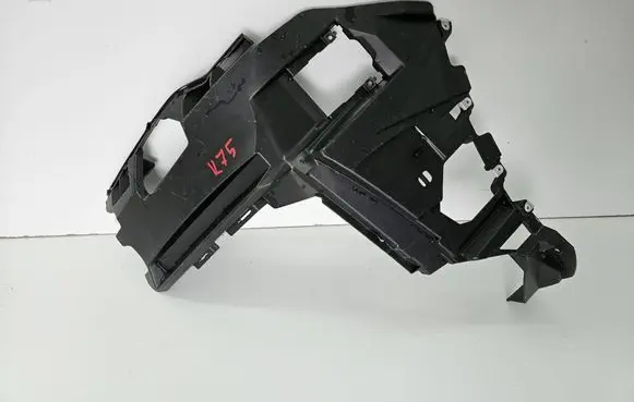 Audi Q7 4M Front bumper mounting bracket 4M0807095G