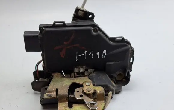 Audi A6 S6 C5 4B Front door lock 4B1837015B