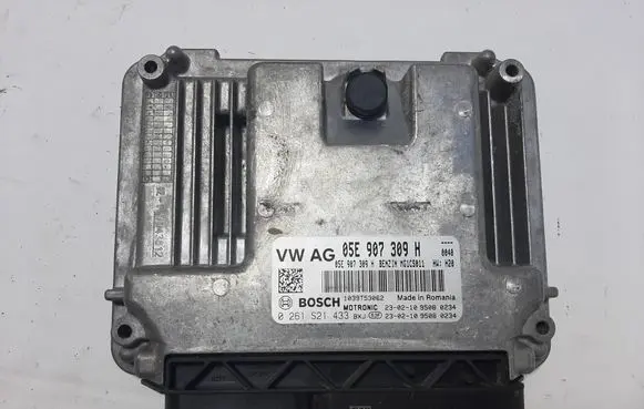 Volkswagen PASSAT B8 Engine control unit/module 05E907309H