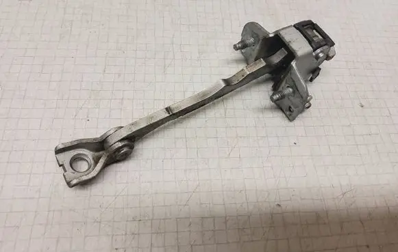 Opel Vectra C Front door check strap stopper