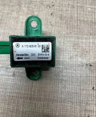 Mercedes-Benz C W204 Airbag deployment crash/impact sensor A1729056100 5WK44316