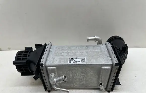Volkswagen Caddy Intercooler radiator 04E145785E