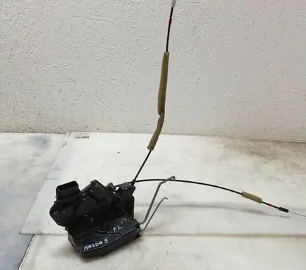 Mazda 5 Front door lock B93B95L2