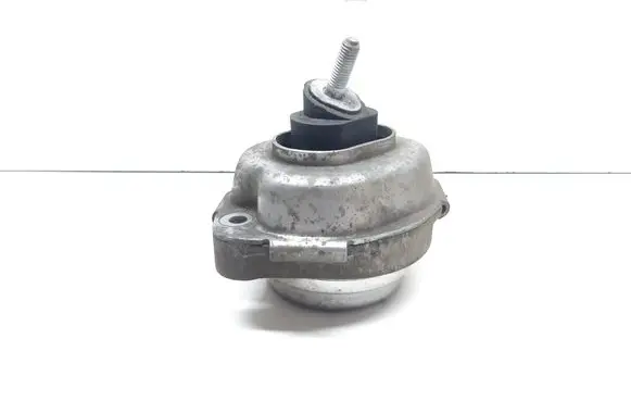 Engine mount bracket