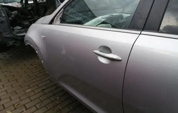 KIA Sportage Front door