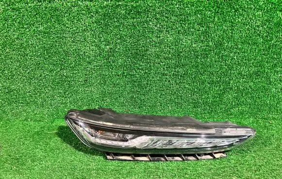 Hyundai Kona I Headlight/headlamp 92208J9000