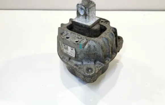BMW 5 F10 F11 Engine mount bracket 68623513