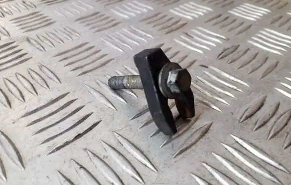 Chrysler Voyager Fuel Injector clamp holder