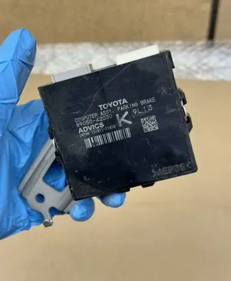 Toyota RAV 4 (XA50) Hand brake control module 8905042030