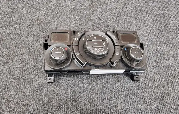 Peugeot 3008 I Climate control unit 96738320XT
