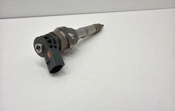 BMW 3 F30 F35 F31 Fuel injector 8514148 0445110