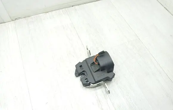 Mercedes-Benz C W205 Seat back rest lock catch 
