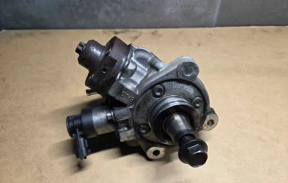 Fuel injection high pressure pump
