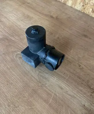 Volkswagen Golf II Central locking vacuum pump 443862257A
