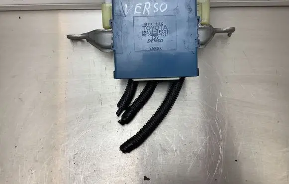 Toyota Corolla Verso AR10 Combustion control unit/module 896180F020 MB1238009021