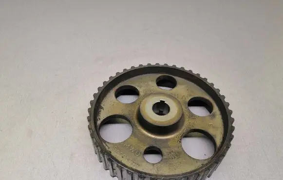 Volkswagen PASSAT B4 Fuel pump gear (pulley) 028130111A