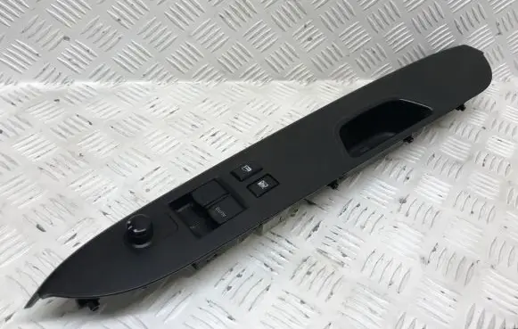 Suzuki SX4 Electric window control switch 8372579J20 62J00 62J10