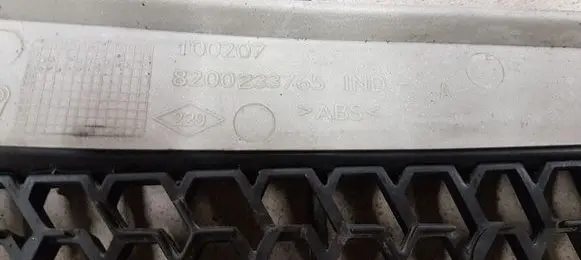 Renault Master II Front grill 8200233765