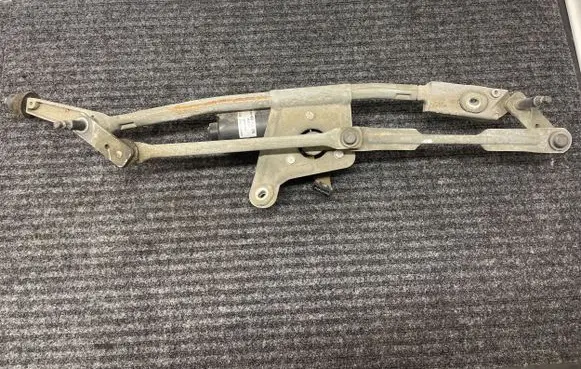 Volvo V70 Front wiper linkage and motor 8648343 4337B 404775