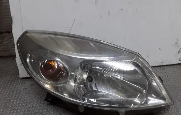 Dacia Sandero Headlight/headlamp 8200733877