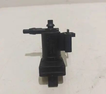 Mercedes-Benz C W203 Vacuum valve A2038000178
