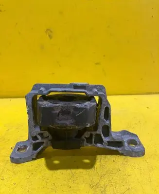 Ford C-MAX I Engine mounting bracket