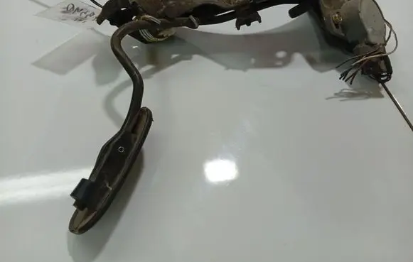 Toyota Avensis T220 Accelerator throttle pedal