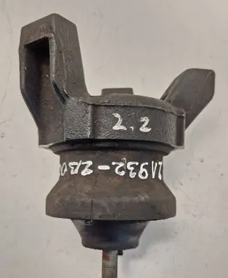 Hyundai Santa Fe Engine mount bracket 219322B000