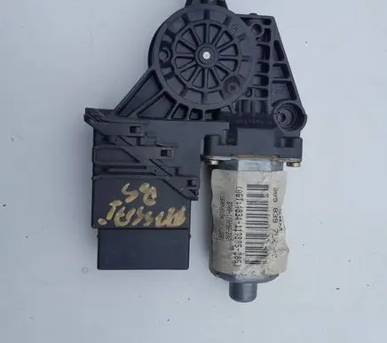 Volkswagen PASSAT B5 Rear door window regulator motor 9776101438202 86928