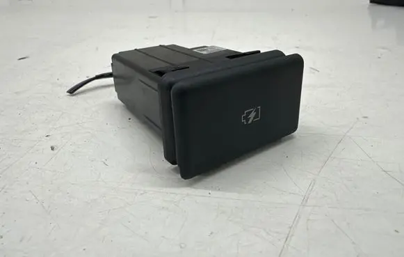 Nissan Leaf II (ZE1) USB socket connector 253315SA0A