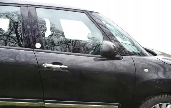 Fiat 500L Front door