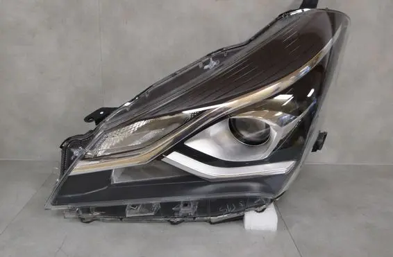 Toyota Yaris Headlight/headlamp YARIS3IILIFT