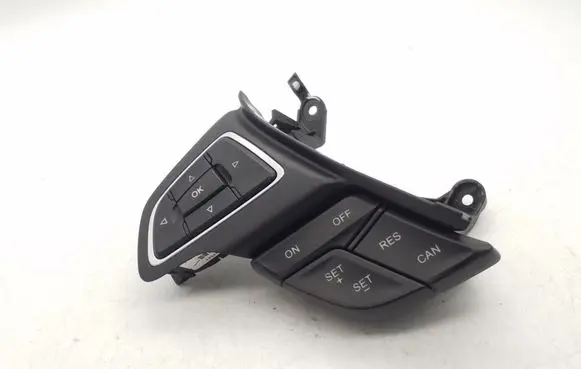 Ford Focus Steering wheel buttons/switches F1ET9E740BB