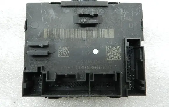 Volkswagen Tiguan Door control unit/module 5Q0959393E 5Q0959393