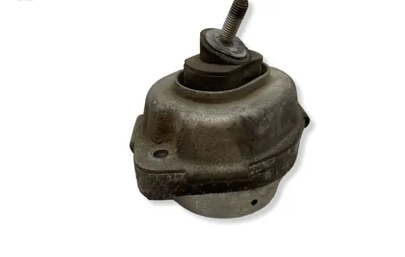 Toyota Prius (XW30) Engine mount bracket 6758444