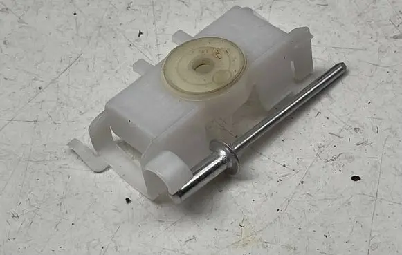 Opel Astra K Rear glass lock/latch Q947 13208140