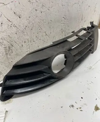 Volkswagen PASSAT B5.5 Front bumper lower grill 3B0853665L