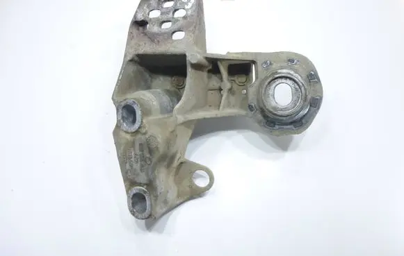 Audi A4 S4 B7 8E 8H Engine mounting bracket 8E0199351