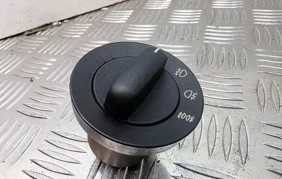 Fog light switch