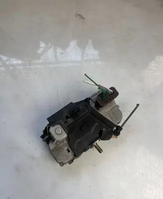 Citroen Xsara Picasso Front door lock 656