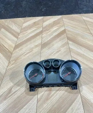 Opel Insignia A Speedometer (instrument cluster) 22783076