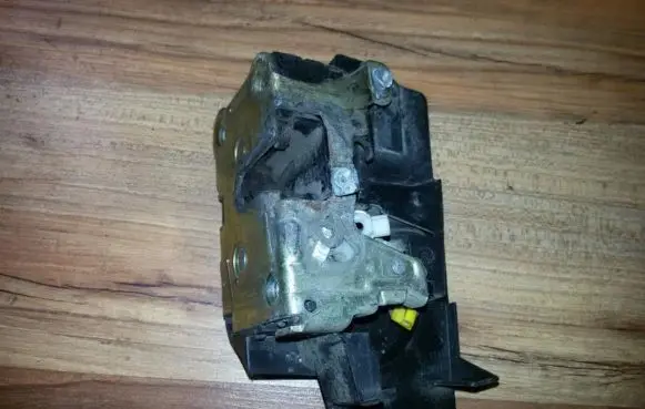 Renault Espace II Front door lock