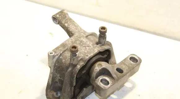 Volkswagen Tiguan Engine mount bracket 5N0199262L