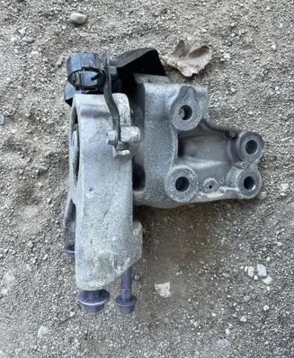 Toyota bZ4X Engine mount bracket CVVB