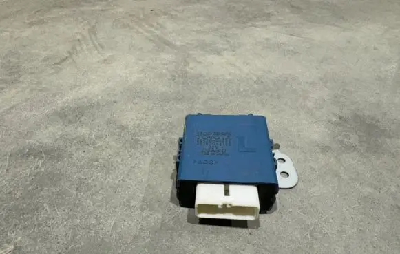 Toyota Land Cruiser (J200) Door control unit/module 8597060050 0515004120