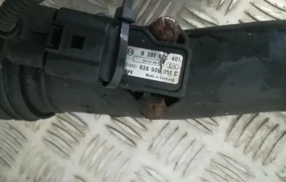 Volkswagen Touran I Air pressure sensor 038906051C 0281002401