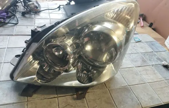 Toyota Corolla Verso AR10 Headlight/headlamp P7105L