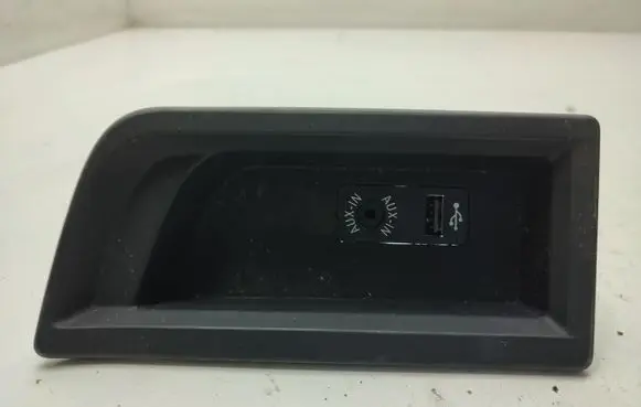 BMW 3 GT F34 AUX in-socket connector 9207358