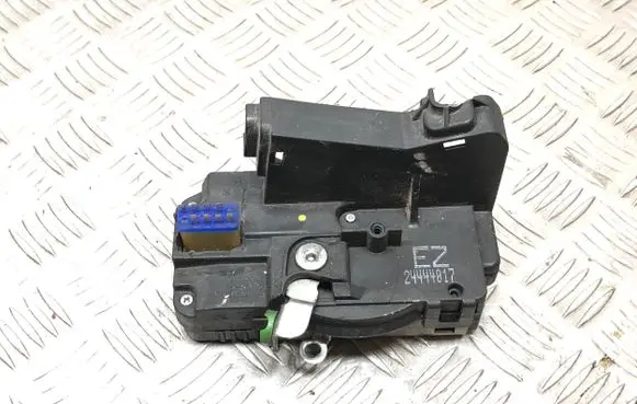 Opel Zafira A Front door lock 24444017