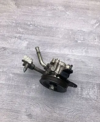 Nissan Primera Power steering pump